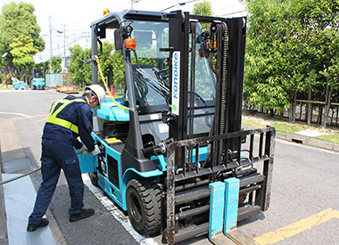 水素を燃料とする燃料電池フォークリフト