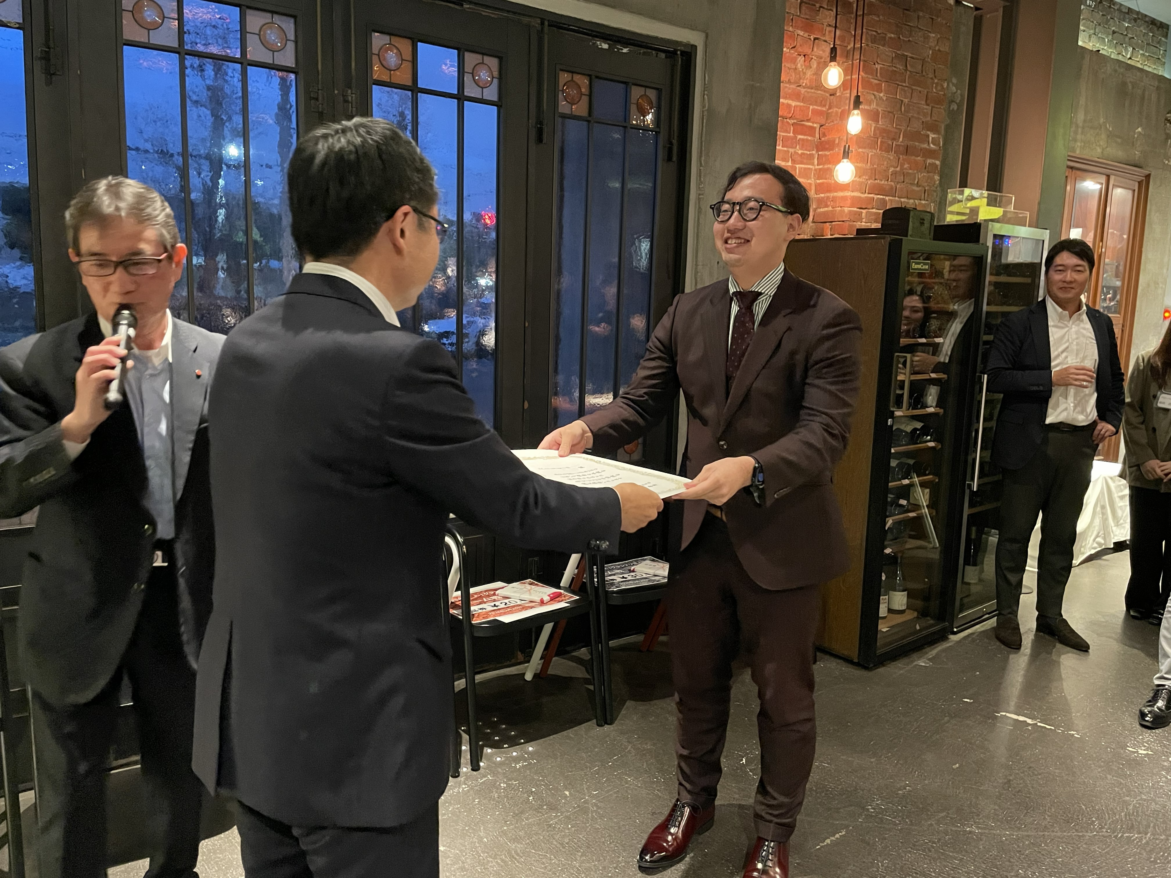 •	ベストプレゼン賞1位：