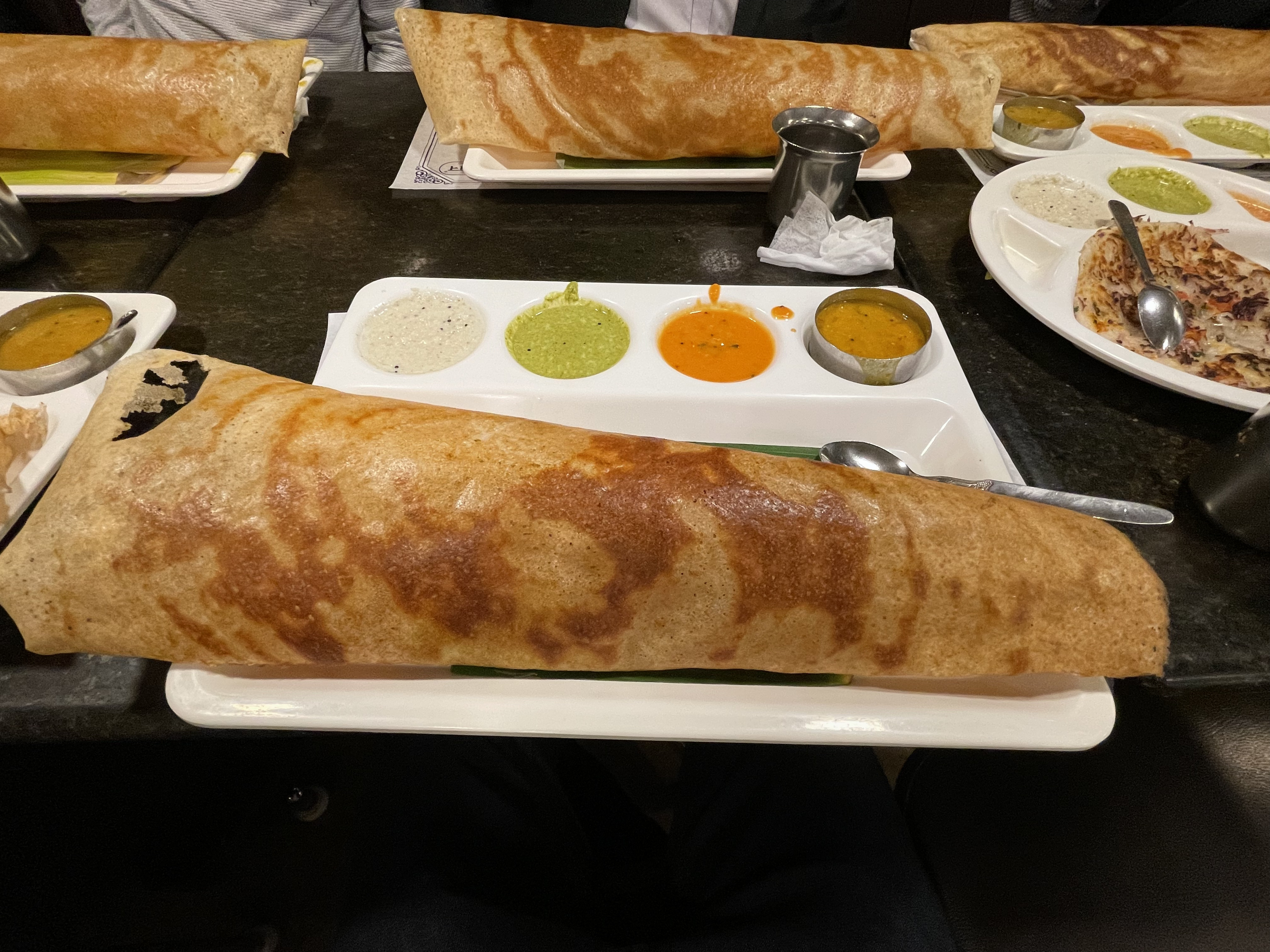 南インドの名物「ドーサ」は花束サイズ