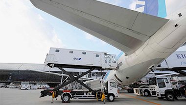 Handling international air cargo quickly, carefully and accurately