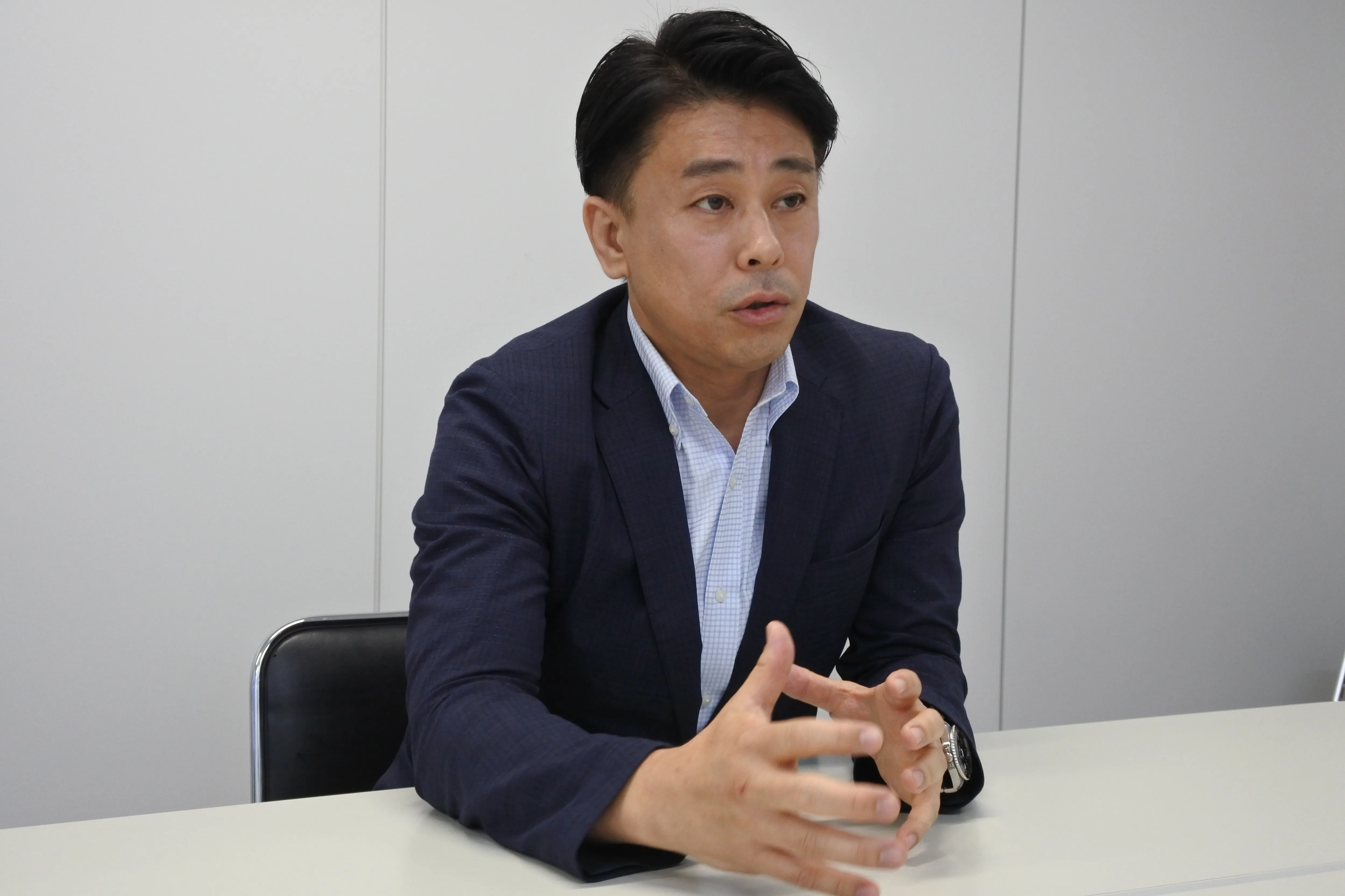 エヌビーエス　代表取締役　辻山　徹